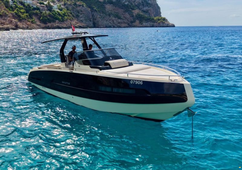 INVICTUS 320 GT
