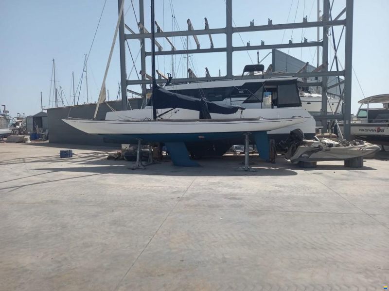 CW Hood Yacht Yard 32