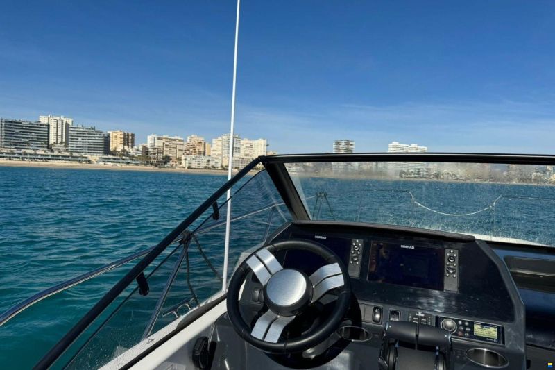 Quicksilver Activ 875 Sundeck
