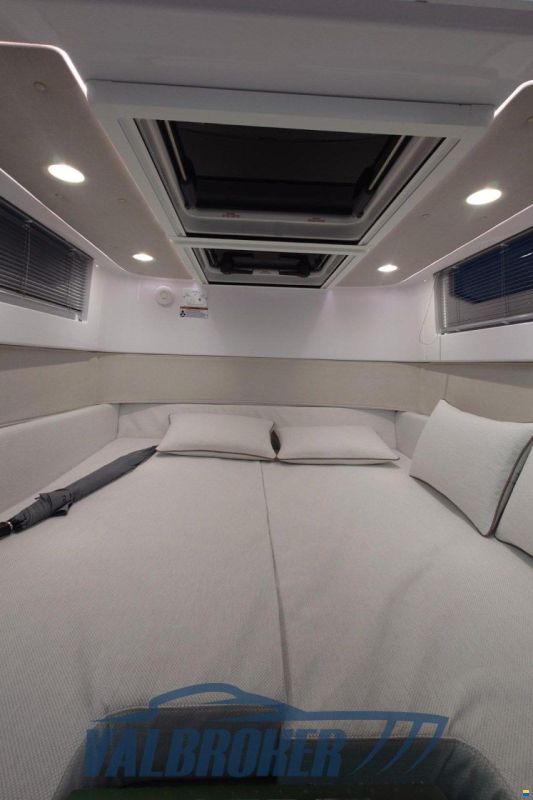 Axopar 37 XC Cross Cabin