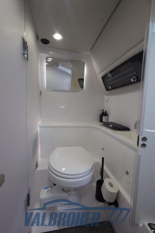 Axopar 37 XC Cross Cabin