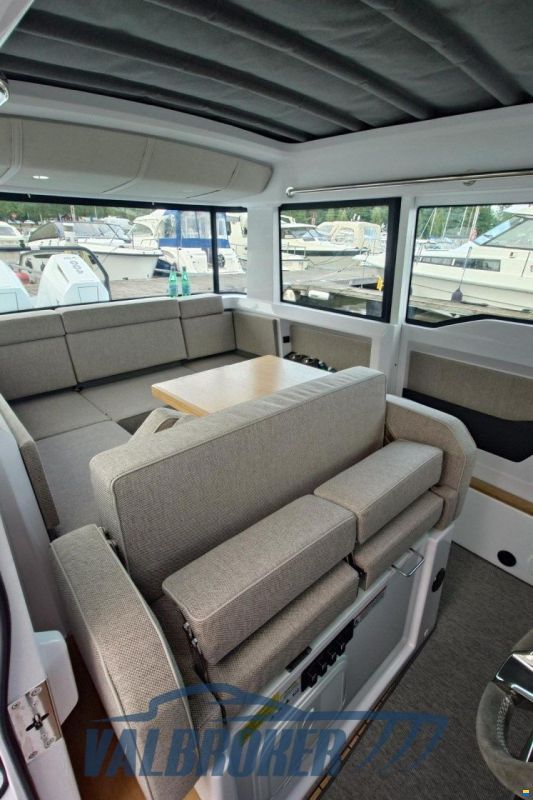 Axopar 37 XC Cross Cabin