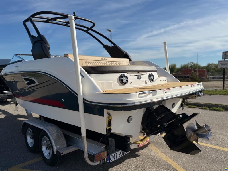 Sea Ray SLX230