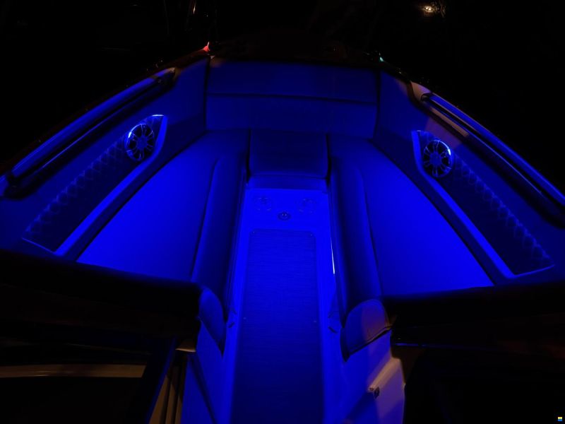 Sea Ray SLX230