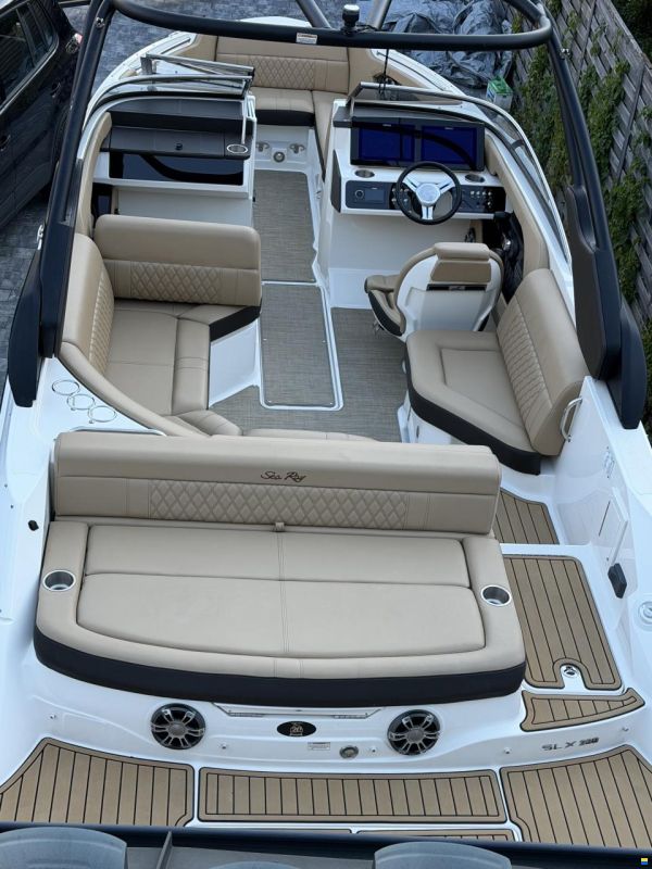 Sea Ray SLX230