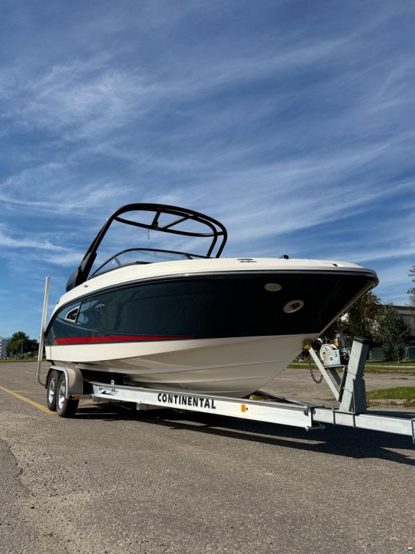 Sea Ray SLX230
