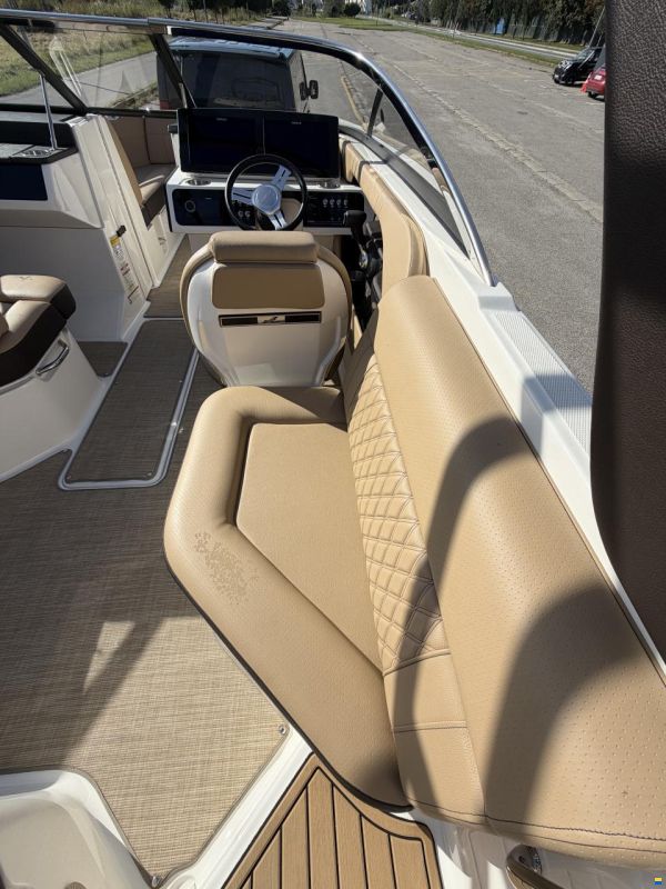 Sea Ray SLX230