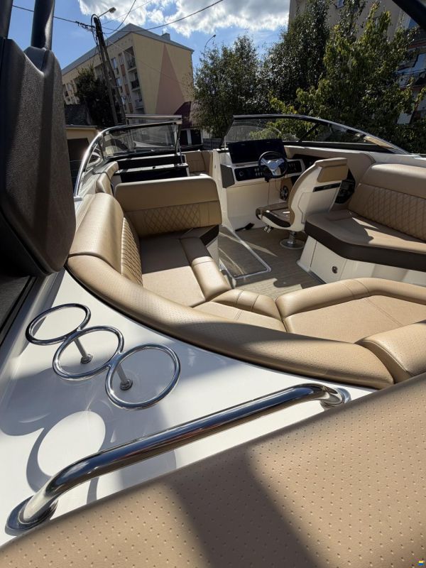 Sea Ray SLX230