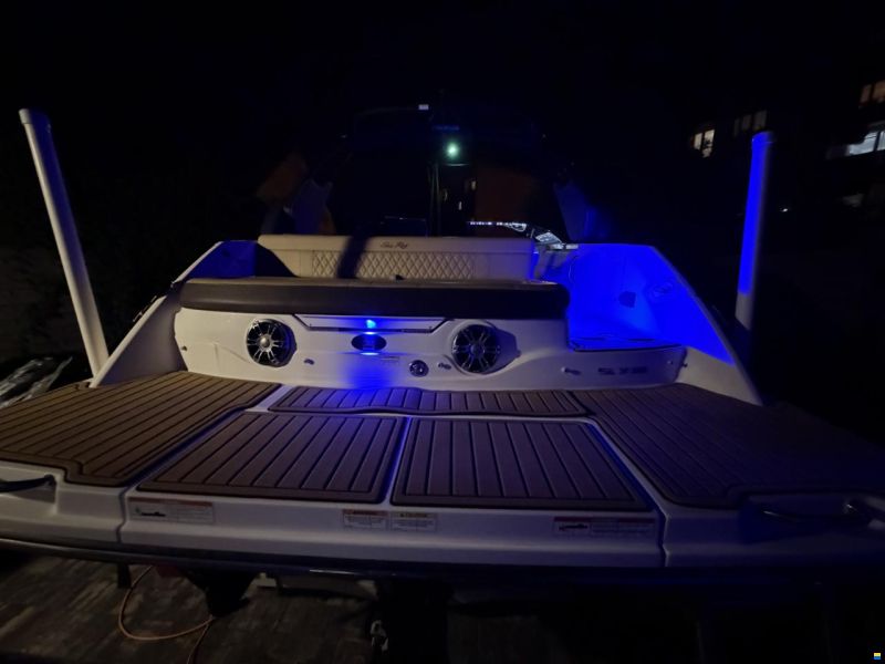 Sea Ray SLX230