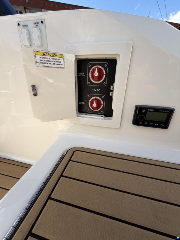 Sea Ray SLX230
