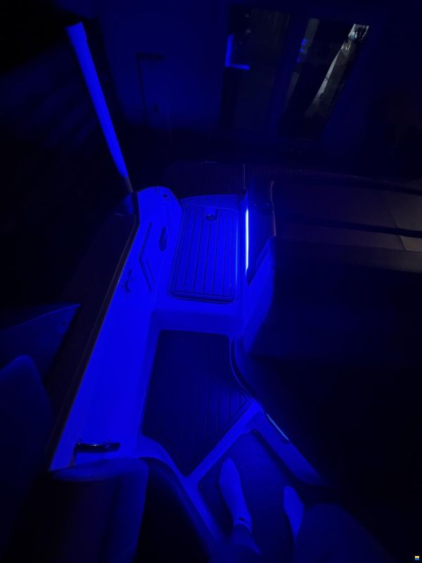 Sea Ray SLX230