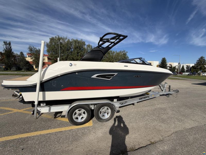 Sea Ray SLX230