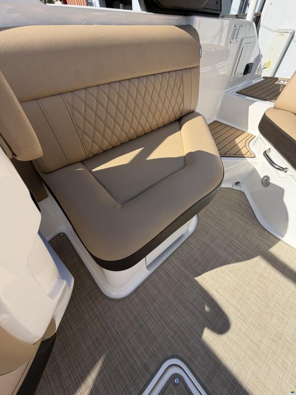 Sea Ray SLX230