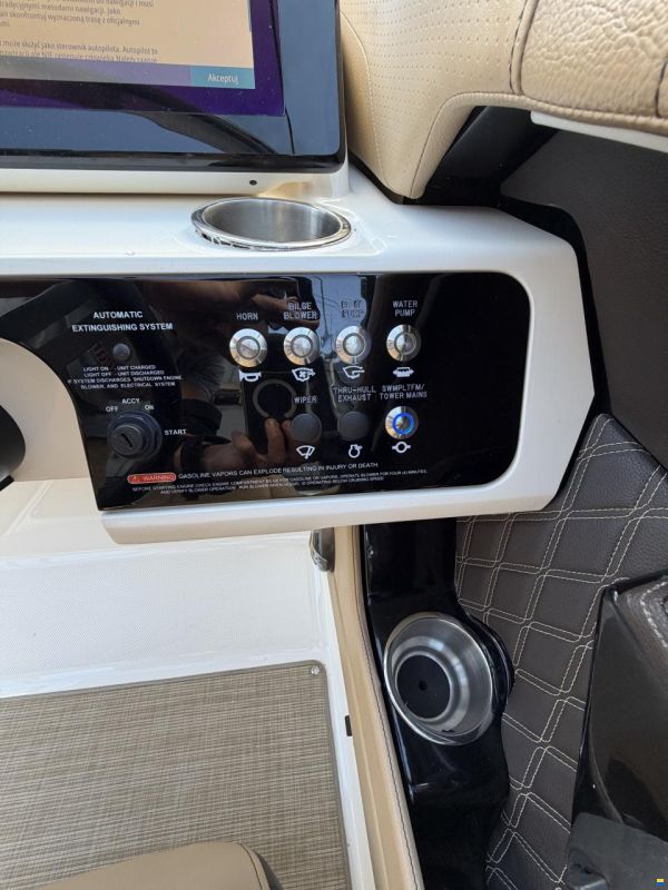 Sea Ray SLX230