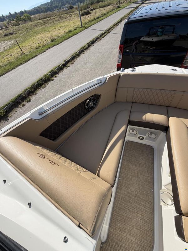 Sea Ray SLX230