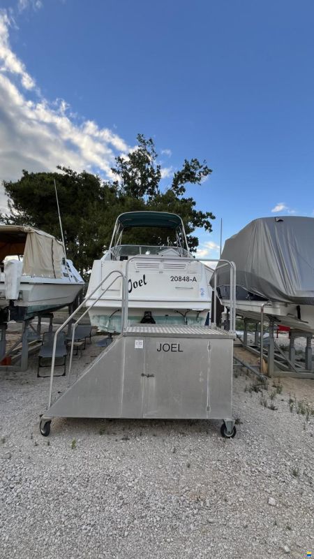 Maxum 2400 SCR