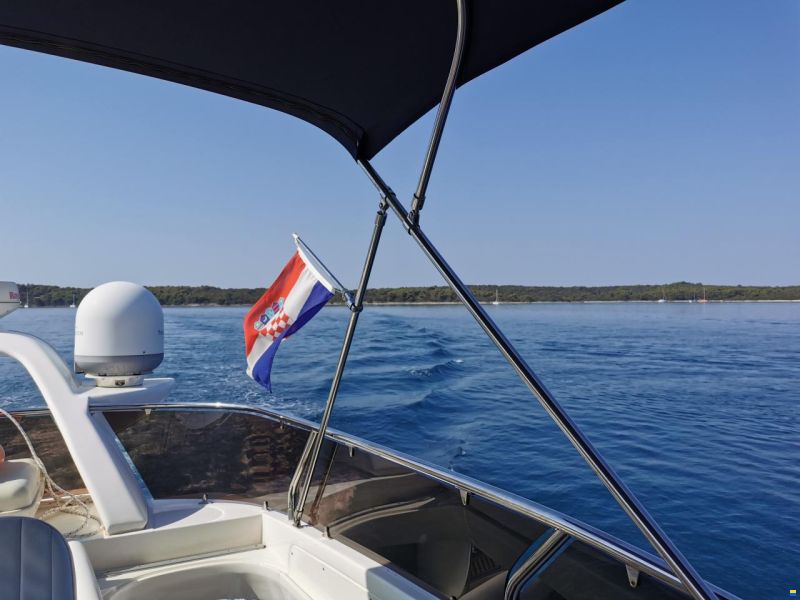Sealine F42/5