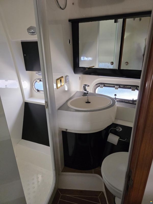 Sealine F42/5