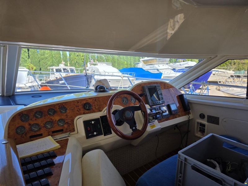 Sealine F42/5