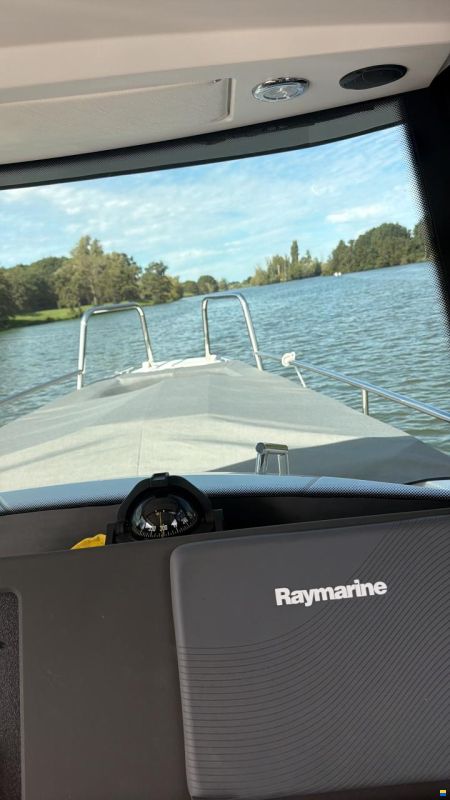 Axopar 28 Cabin