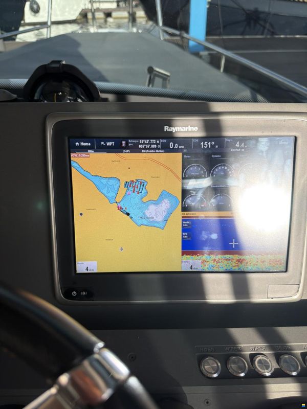 Axopar 28 Cabin