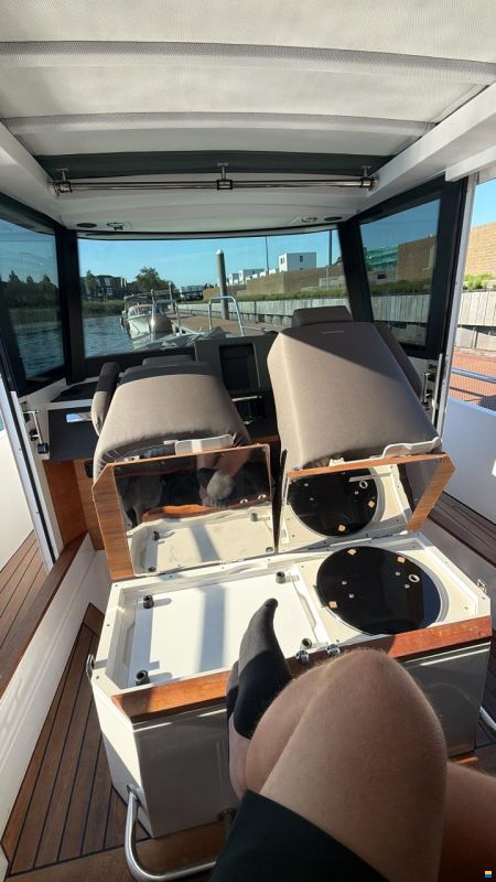 Axopar 28 Cabin