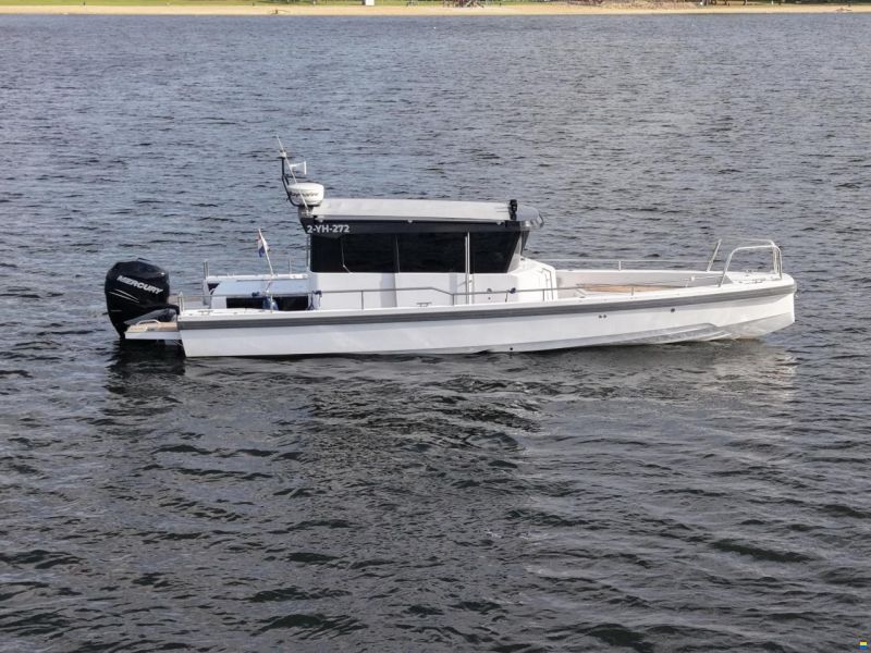 Axopar 28 Cabin