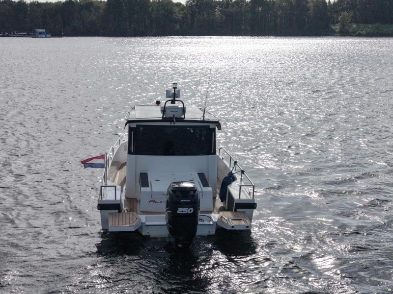 Axopar 28 Cabin