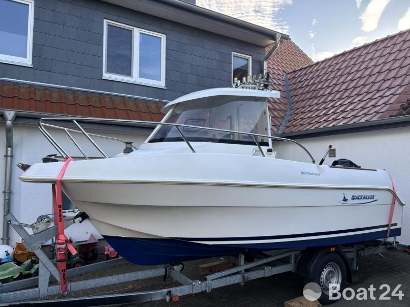 Quicksilver Pilothouse 500