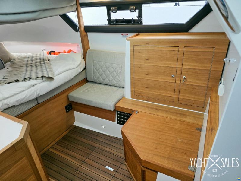 Axopar 37 XC AFT CABIN