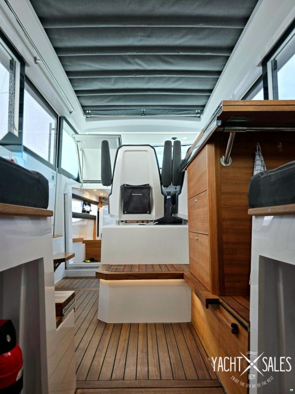 Axopar 37 XC AFT CABIN