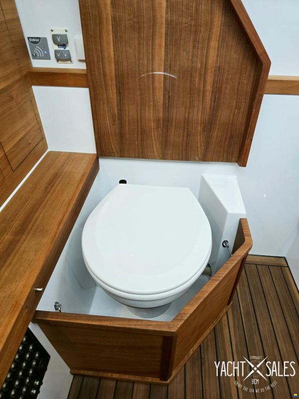Axopar 37 XC AFT CABIN