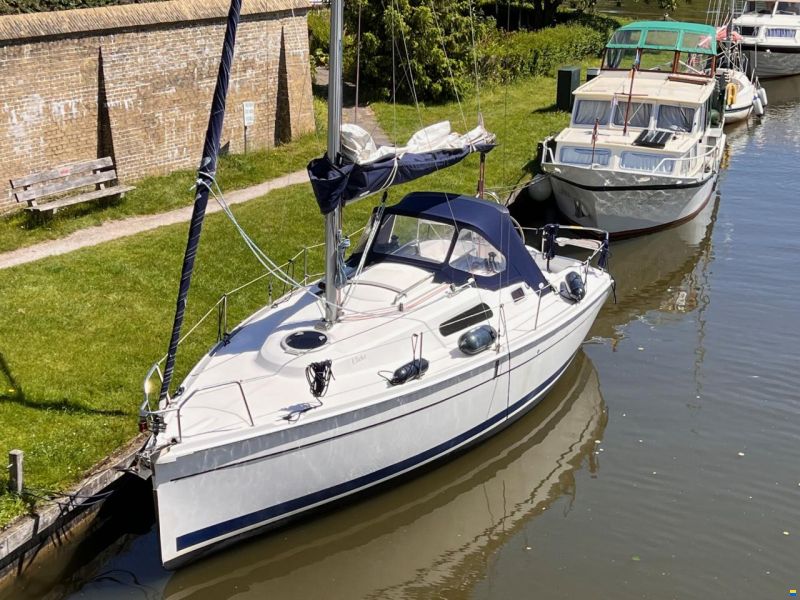 Hunter 27