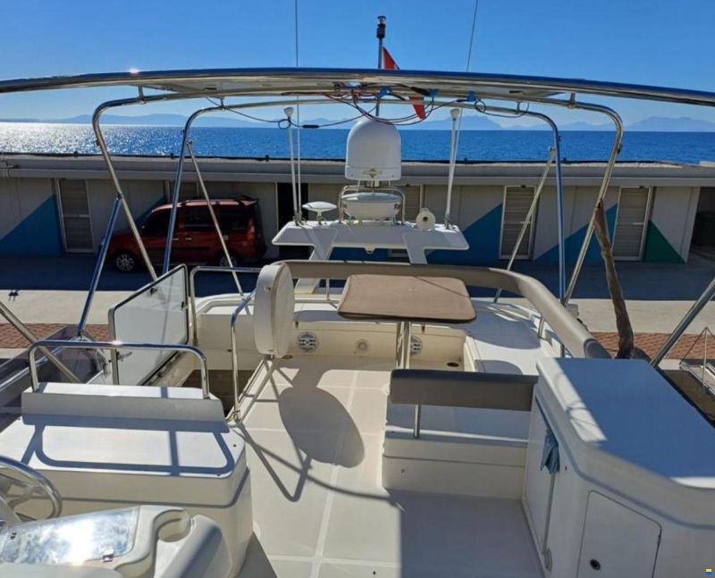 Ferretti 560