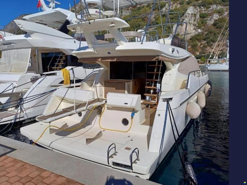 Ferretti 560