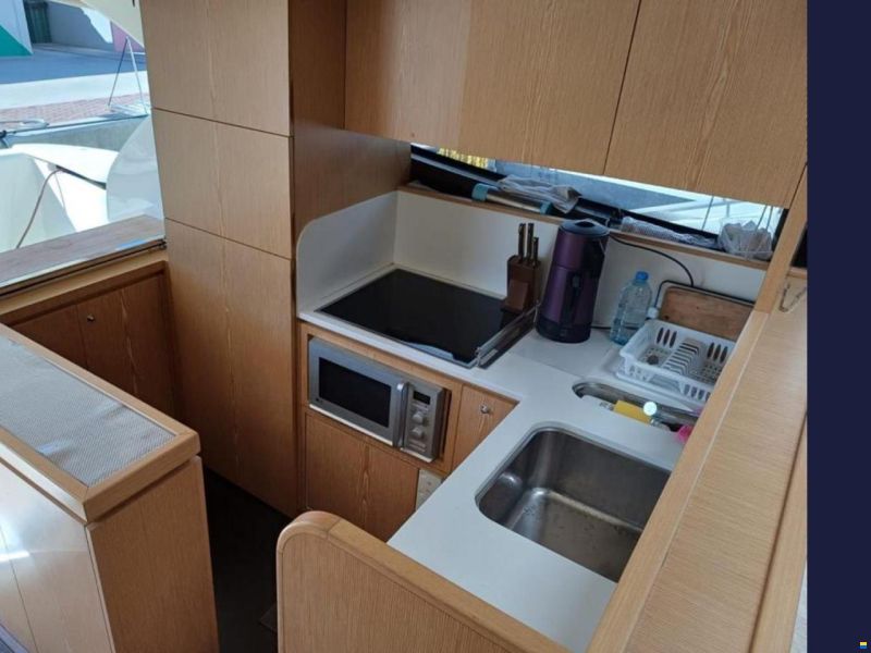 Ferretti 560