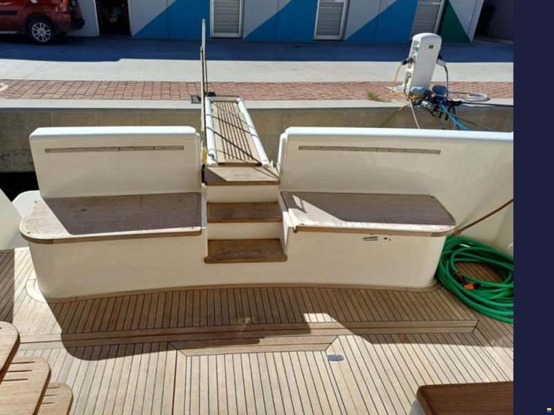 Ferretti 560