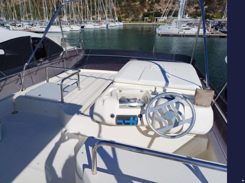 Ferretti 560