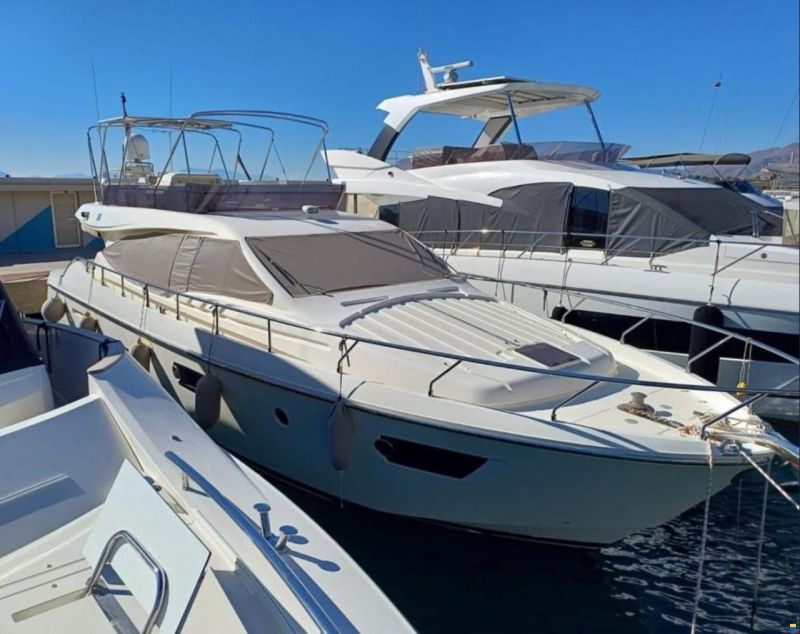 Ferretti 560