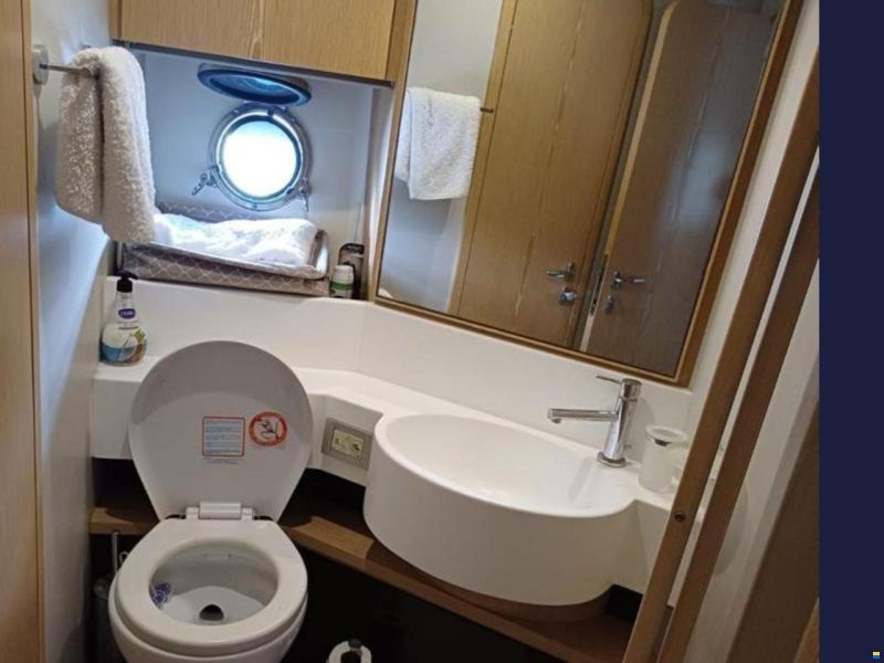 Ferretti 560