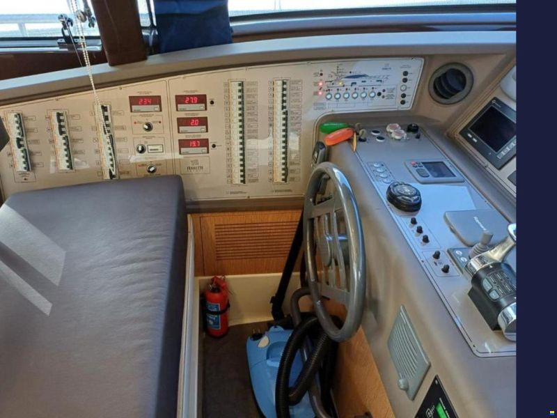 Ferretti 560