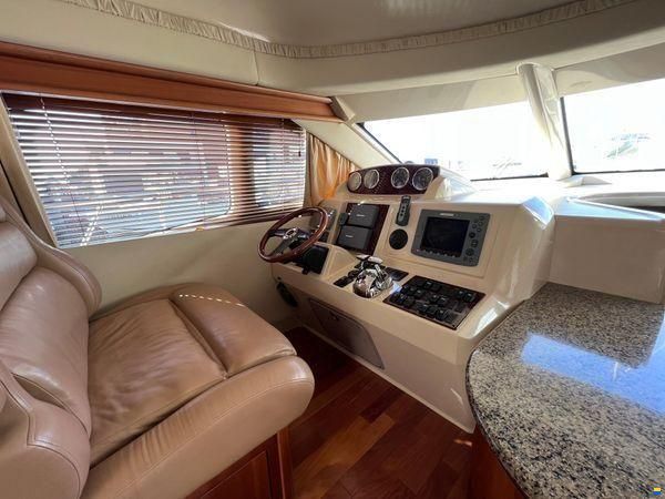 Sea Ray 455 Sedan Bridge
