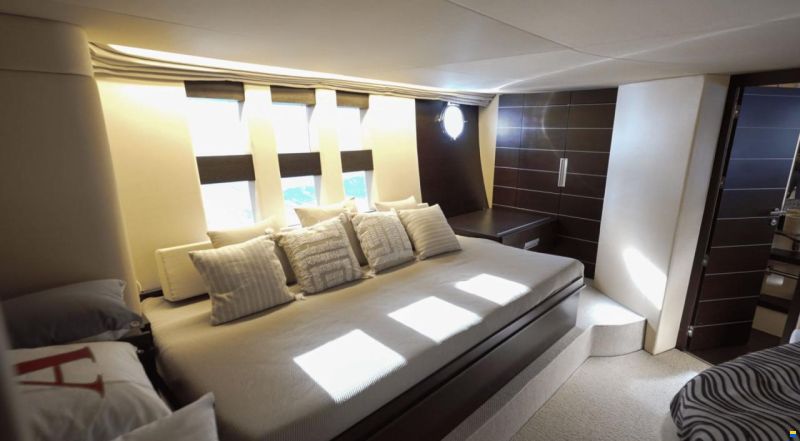 Azimut 68S