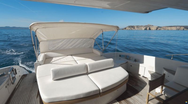 Azimut 68S