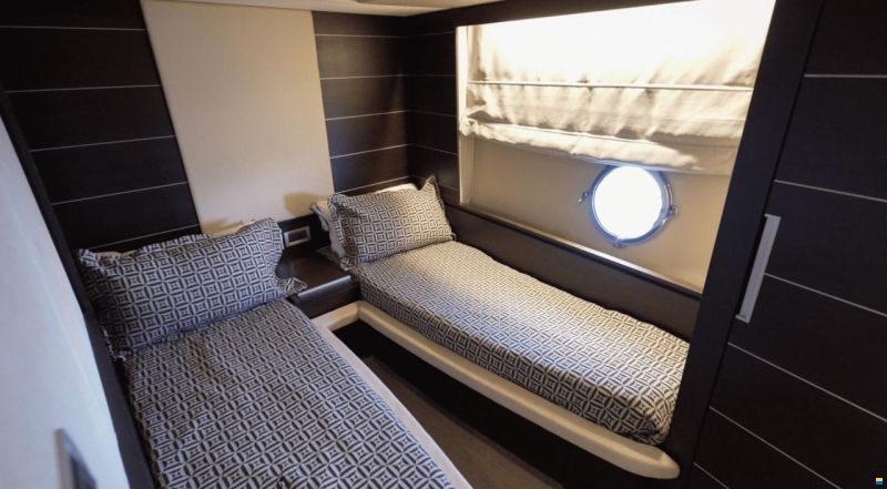 Azimut 68S