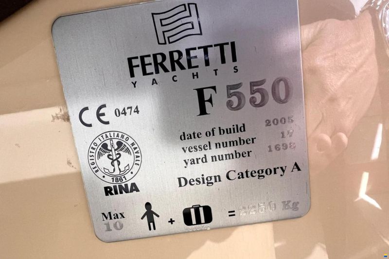 Ferretti 550