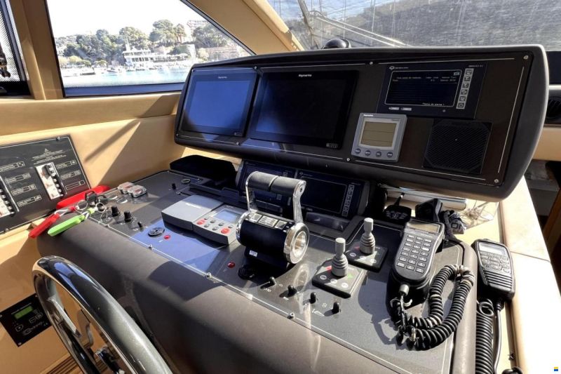 Ferretti 550