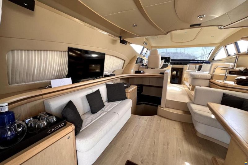 Ferretti 550