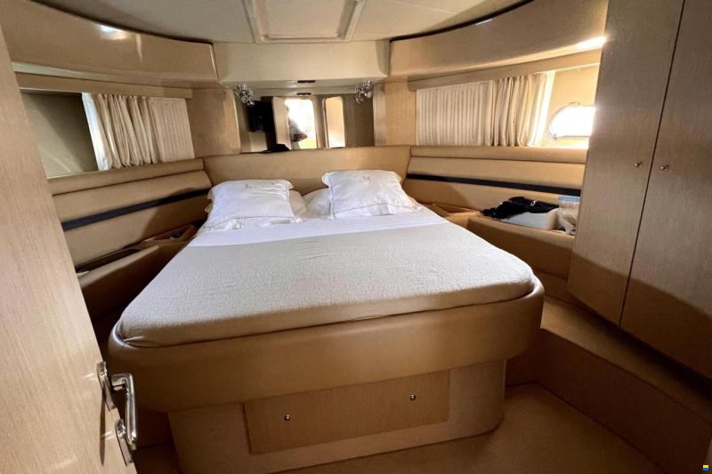 Ferretti 550