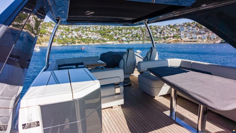 Fairline Squadron 68